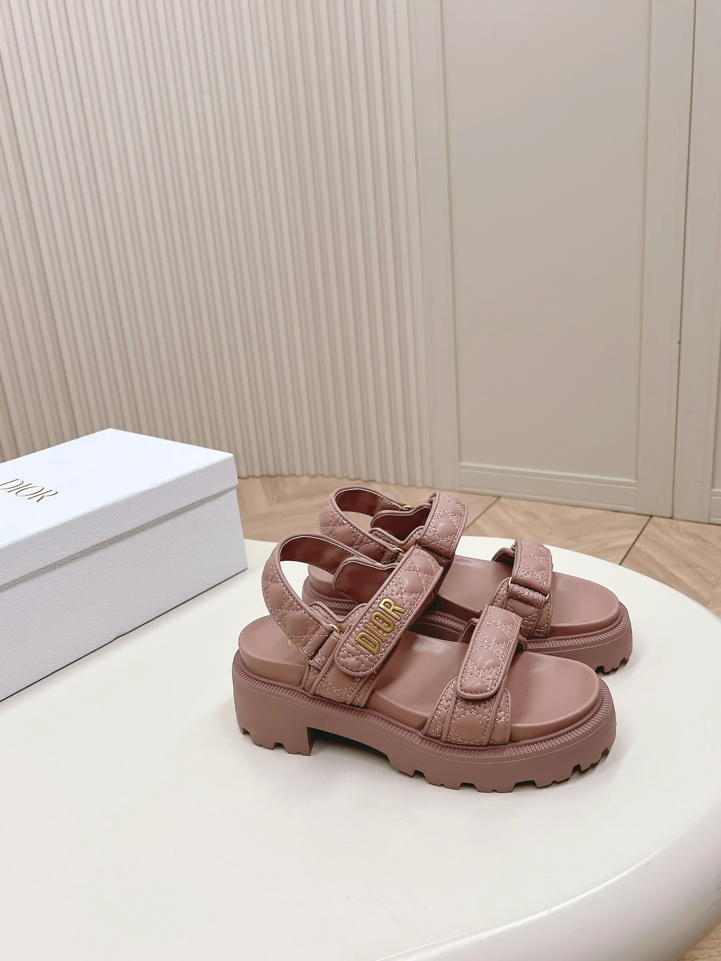 👟👟Ex-factory price 520👟👟 2024Dior Classic Velcro high-heeled sandals and slippers series original replica high version super durable and versatile style very comfortable on the foot, slim and tall, original leather upper, original d hardware buckle, original TPU outsole Heel height is about cm Size: 35-42